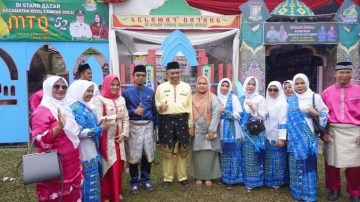 Ketua Komisi I DPRD Kampar di Dampingi Pj Bupati Buka Stand Bazar MTQ Ke-52 Tingkat Kabupaten Kampar